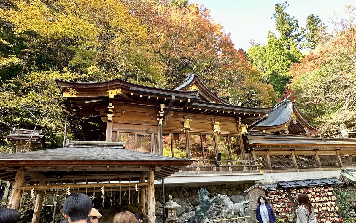 yu3111535's tweet photo. 貴船神社少しだけ紅葉🍁
絵馬の発祥なんだね。
#貴船神社　#紅葉　#パワースポット　#スピルチアルスポット#京都 https://t.co/ClwPoWO3M3