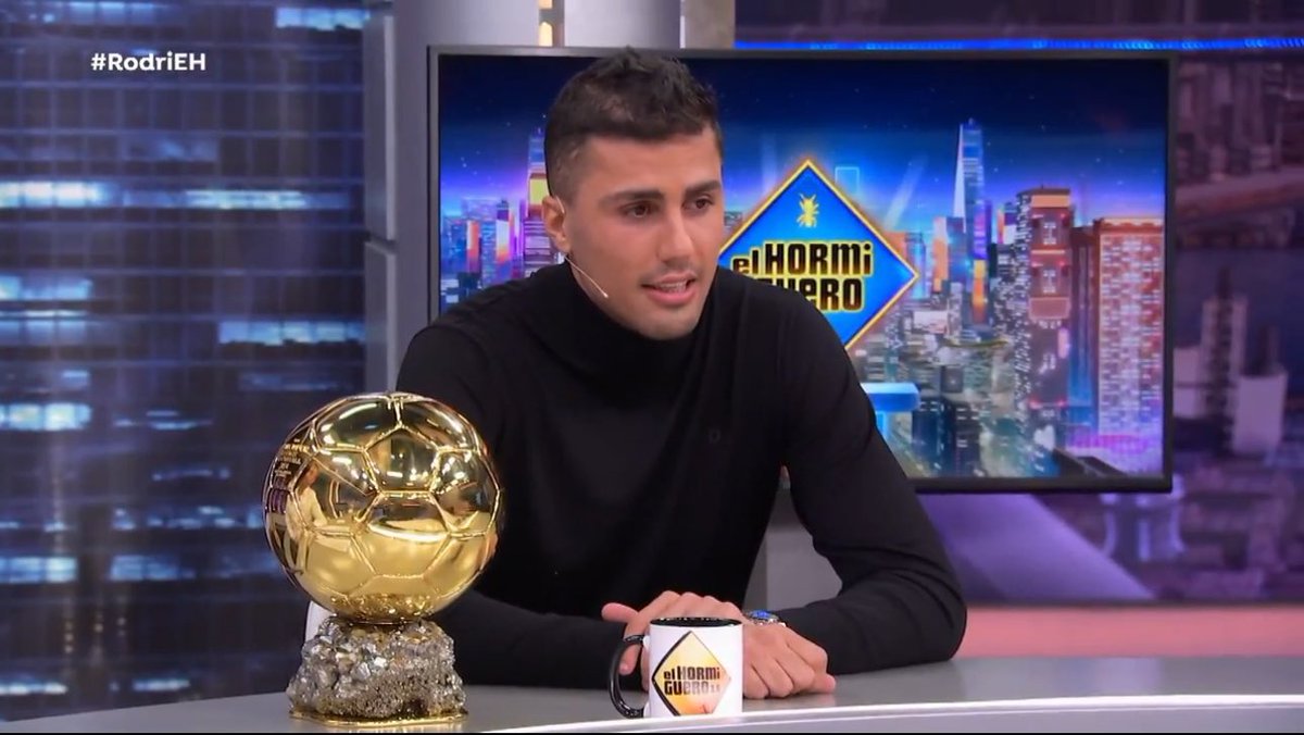 Footballtweet's tweet photo. 🎙Rodri: “We were afraid of Cristiano in the penalty area but we were afraid of Messi all over the pitch.

Lionel Messi is the greatest player of all time, without any doubt. Those of us who have played against them can see the difference.” https://t.co/tTPKncrrtp