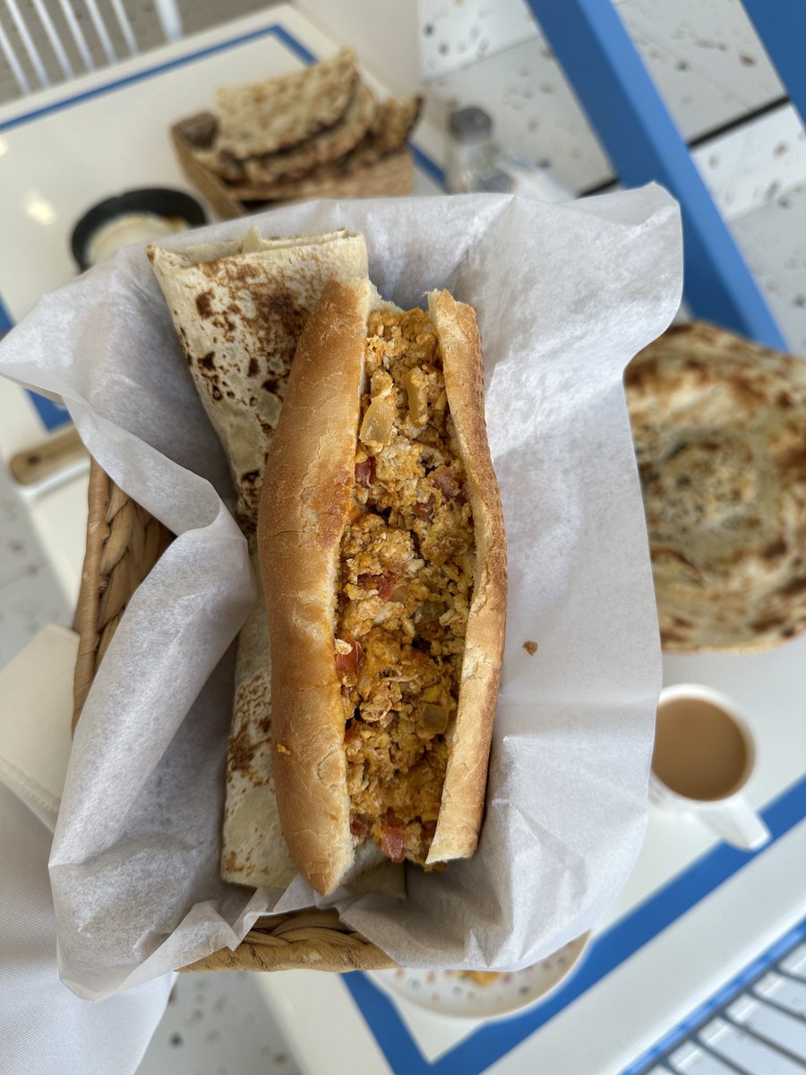 ask_riyadh1's tweet photo. كبدة الأولين 😍♥️
مطعم فطور جديد بالرياض يقدم أطباق وأكلات شعبية متنوعة ولذيذة مابين أطباق فول وشكشوكة وكبدة ومطبق ومعصوب وساندوتشات أسعارهم حلوة والخدمة ممتازة عندهم كبدة غنم وكبدة حاشي نظيفة وطازجة طعمها رهيب لاتفوتكم خاصة كبدة الغنم بخبز الشباتي
📍حي الصحافة - طريق أنس بن مالك https://t.co/HTf095KZfk