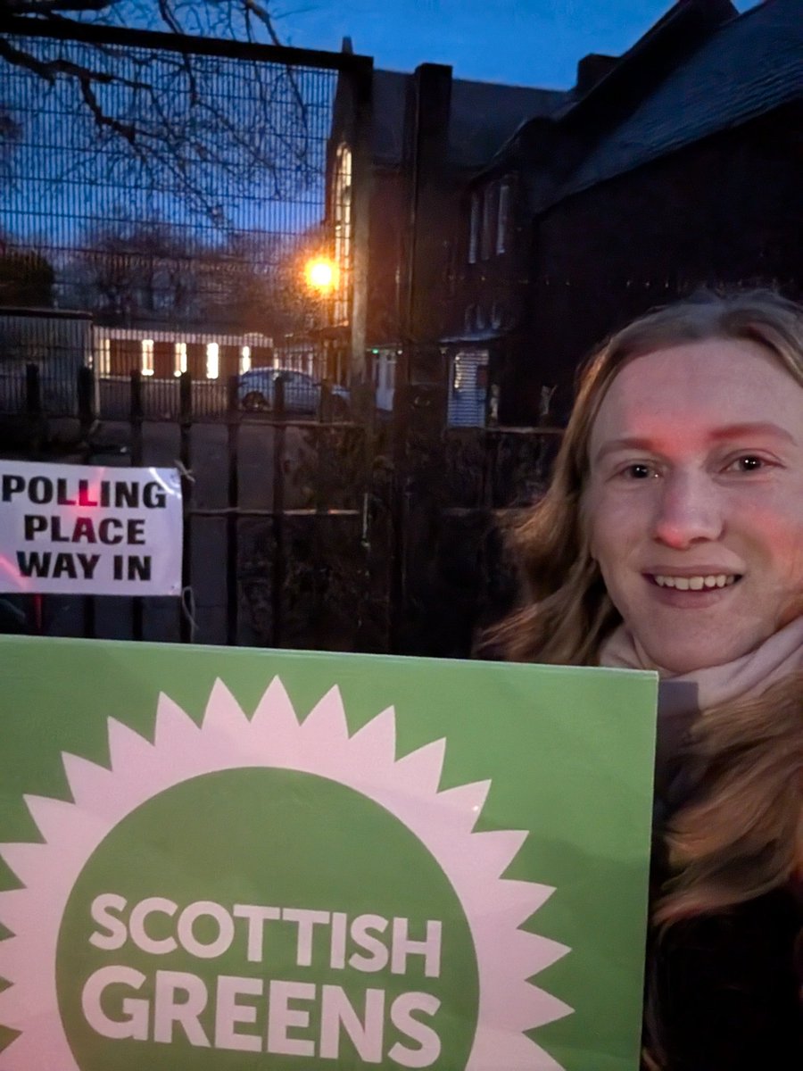 elliebgomersall's tweet image. Morning! It's a chilly 0°C out but that won't stop us spreading the message to Vote Green #1 today in Maryhill, Drumchapel/Anniesland and North East! 💚