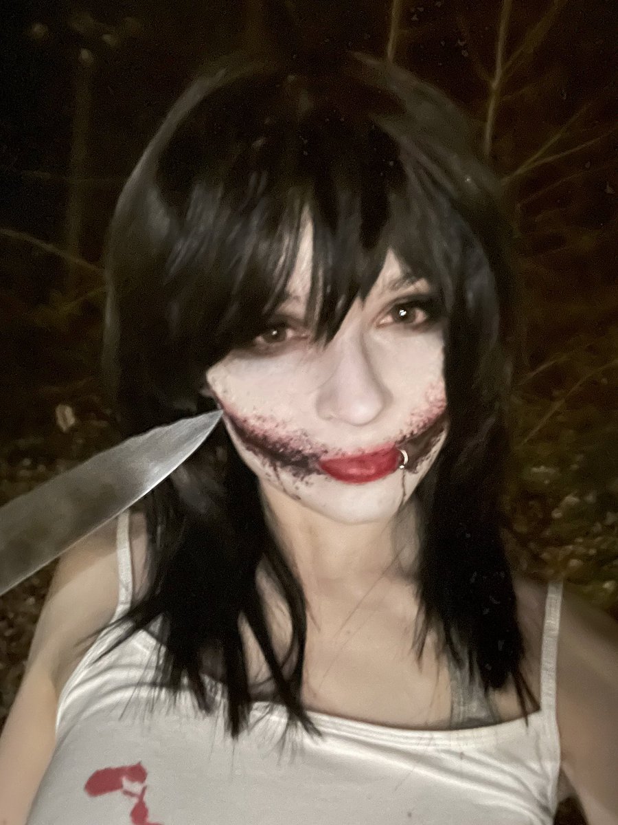 bellabrontei's tweet photo. Forgot to post my jeff the killer costume to twitter!!! 
#jeffthekiller #jeffthekillercosplay #jeffthekillercostume #creepypasta #creepypastacosplay #CreepyNuts https://t.co/izy2ukox8x