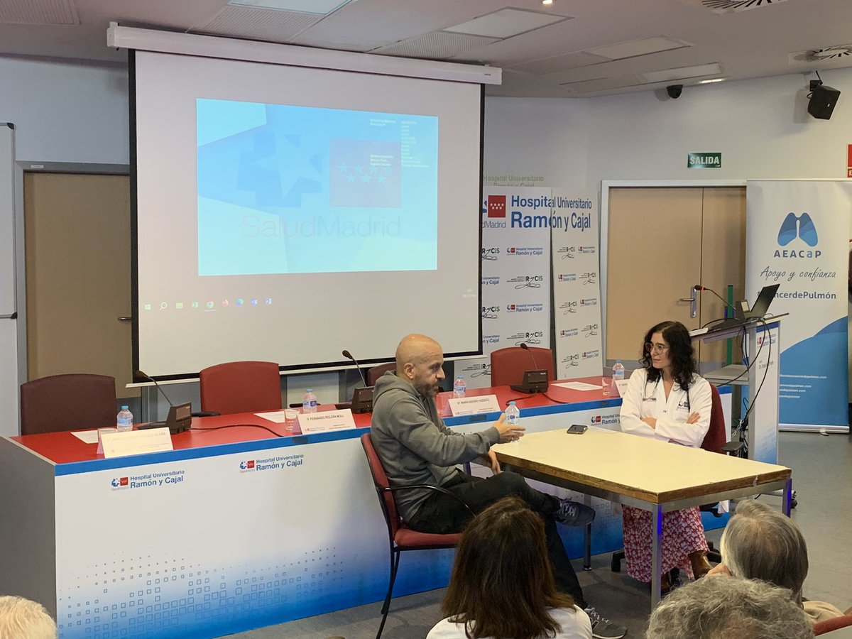 ✳️ Ayer, en el último taller de la #EscuelaPacientesCáncerPulmón paciente y médico <a href="/olmedo_maru/">Maru olmedo</a> 🤝discutieron sobre los aspectos de la comunicación que más distancia crean entre oncólogo y paciente y puntos de mejora o sobre cómo vive el médico la relación con sus pacientes
