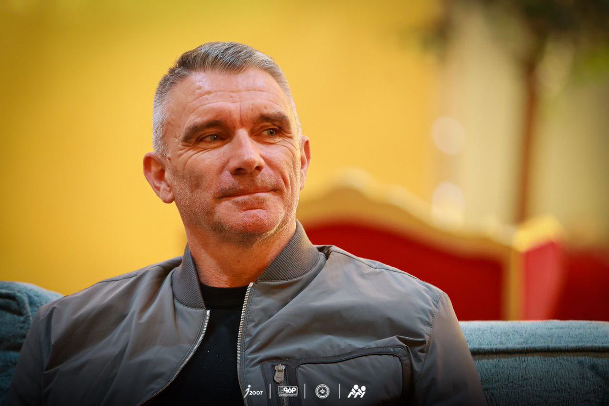 Eri1806's tweet photo. Patrice Carteron and his assistants arrived in Isfahan this morning. https://t.co/jnBuybBRMx