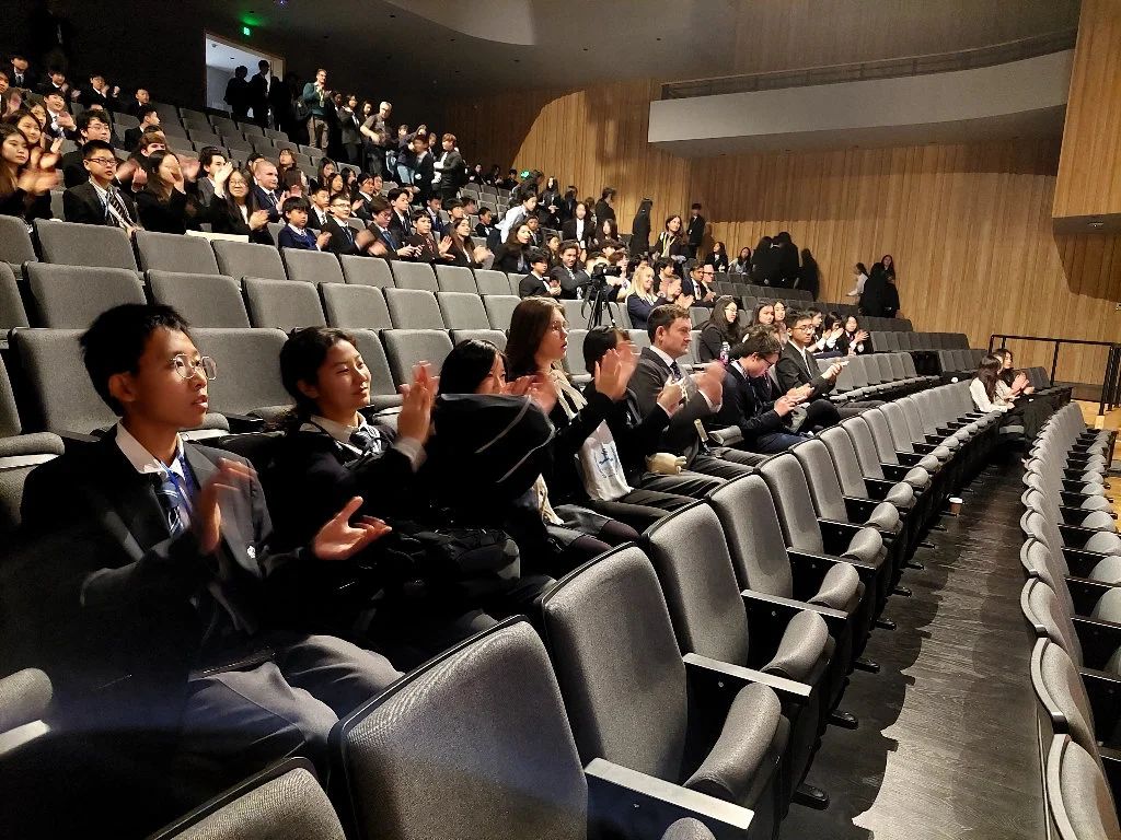 LemanChengdu's tweet image. Last week, our students participated in the 2024 Hangzhou Model United Nations conference, discussing global issues and showcasing their skills. The MUN empowers young people to find their voices and tackle challenges, promoting agency and international-mindedness.