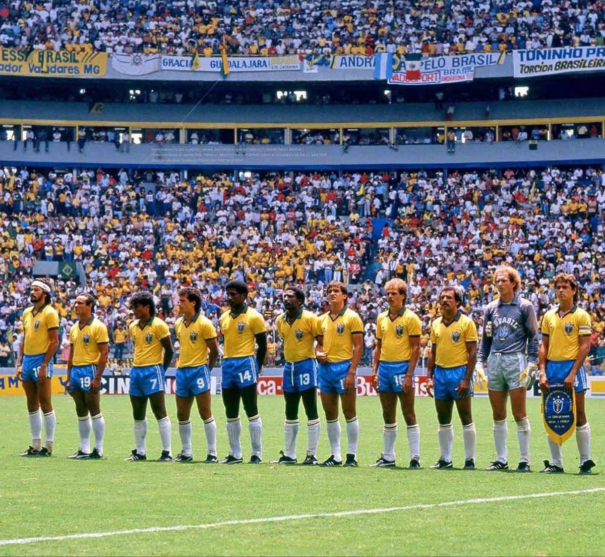 old_sportier's tweet photo. فخامة المنتخب البرازيلي 
1986-1982-1970 https://t.co/rt6crOb1P5