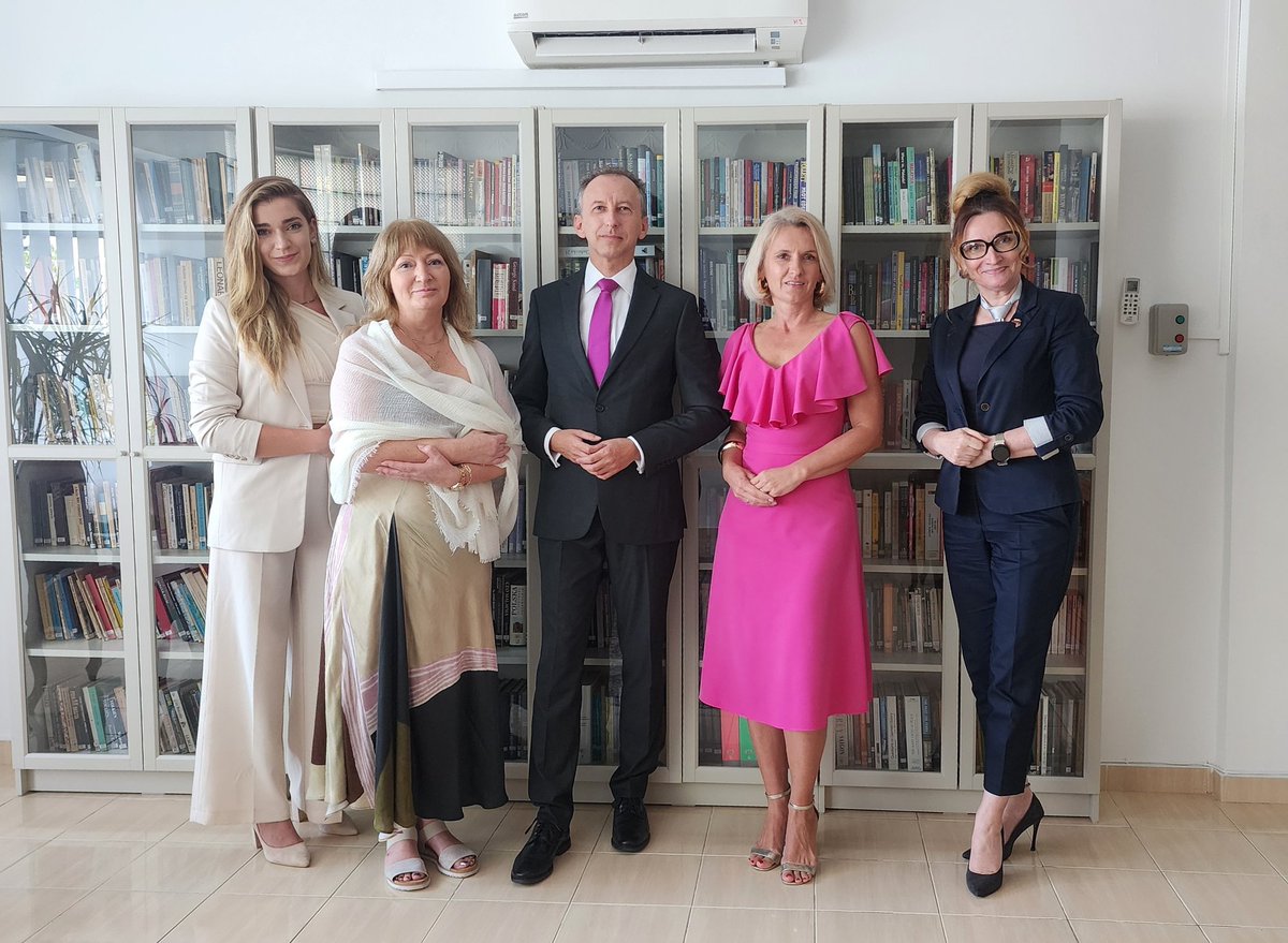 PLinMalaysia (@plinkualalumpur) on Twitter photo 🎓📚| Today, Ambassador Krzysztof Dobrowolski welcomed a delegation from the <a href="/WSIiZ_Rzeszow/">WSIiZ w Rzeszowie/UITM in Rzeszow</a>.
Our engaging discussions centered on enhancing higher education partnerships with institutions not only in Malaysia 🇲🇾, but also Brunei Darussalam 🇧🇳
1/2 🎓📚| Today, Ambassador Krzysztof Dobrowolski welcomed a delegation from the <a href="/WSIiZ_Rzeszow/">WSIiZ w Rzeszowie/UITM in Rzeszow</a>.
Our engaging discussions centered on enhancing higher education partnerships with institutions not only in Malaysia 🇲🇾, but also Brunei Darussalam 🇧🇳
1/2