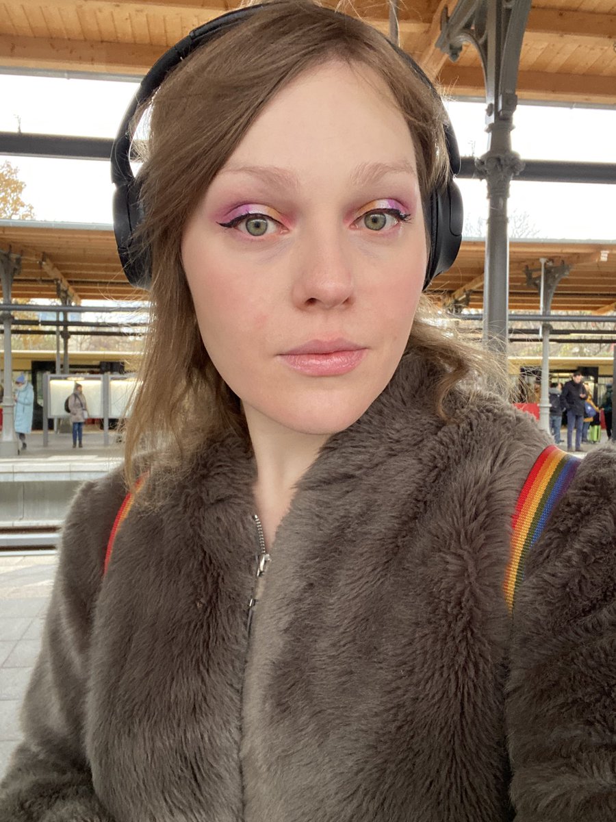 Z O E 🕷️🌸 tweet media