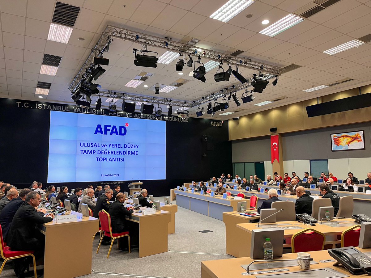 Vali Yardımcımız/Kaymakamımız Mahmut HERSANLIOĞLU başkanlığında, Sayın Valimiz Davut GÜL’ün emirleri gereği, İstanbul Afet Müdahale Planı kapsamında, Afet Haberleşme Grubu Değerlendirme Toplantısı yapıldı. Toplantıya AFAD Başkanlığı Müdahale Planları ve Tatbikatlar Dairesi