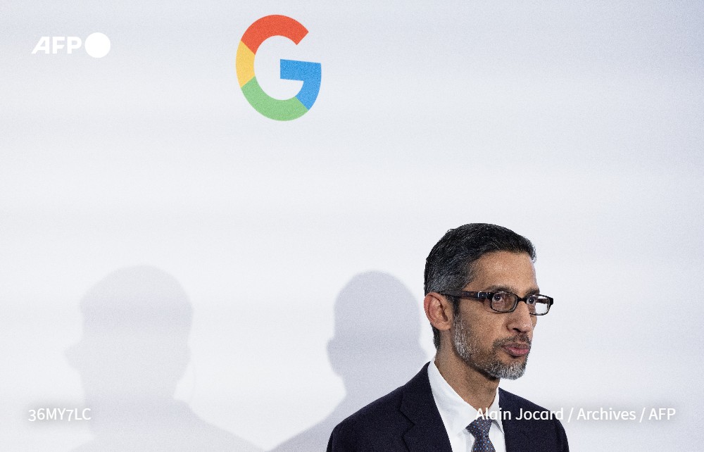 afpfr's tweet photo. 🇺🇸 Le gouvernement américain a demandé mercredi à la justice d'ordonner à Google de céder son navigateur Chrome, une sanction qui serait historique pour le géant technologique déjà épinglé pour ses pratiques anticoncurrentielles #AFP

➡️ https://t.co/5OdoCCRxj4 https://t.co/RWCBh9Vvd1
