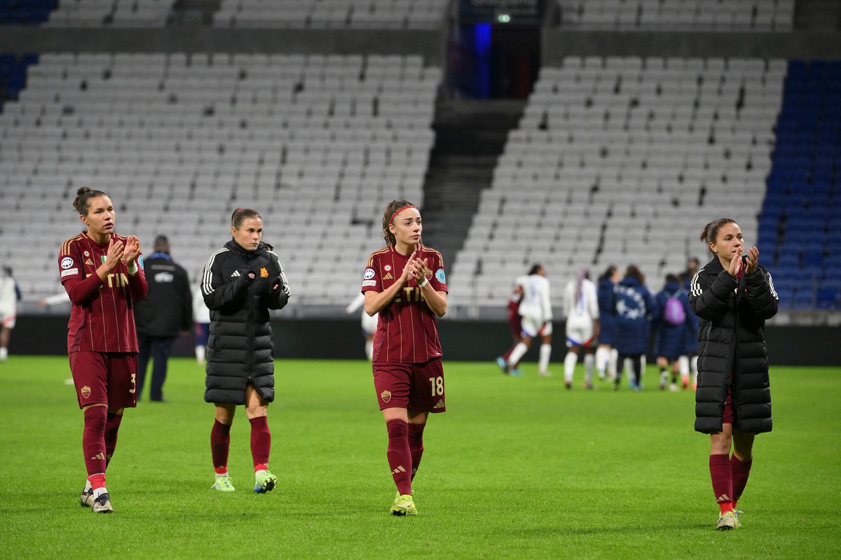 Elena Linari (@elenalinari) on Twitter photo Risultato bugiardo. La sconfitta brucia ancora tanto, ma teniamoci strette il coraggio e la grande prestazione fatta ieri a Lione per tutto ciò che deve ancora venire. ✨ 💛❤️ .
#forzaroma <a href="/ASRomaWomen/">AS Roma Women</a> #OLRoma 4-1 #keepdreaming Risultato bugiardo. La sconfitta brucia ancora tanto, ma teniamoci strette il coraggio e la grande prestazione fatta ieri a Lione per tutto ciò che deve ancora venire. ✨ 💛❤️ .
#forzaroma <a href="/ASRomaWomen/">AS Roma Women</a> #OLRoma 4-1 #keepdreaming