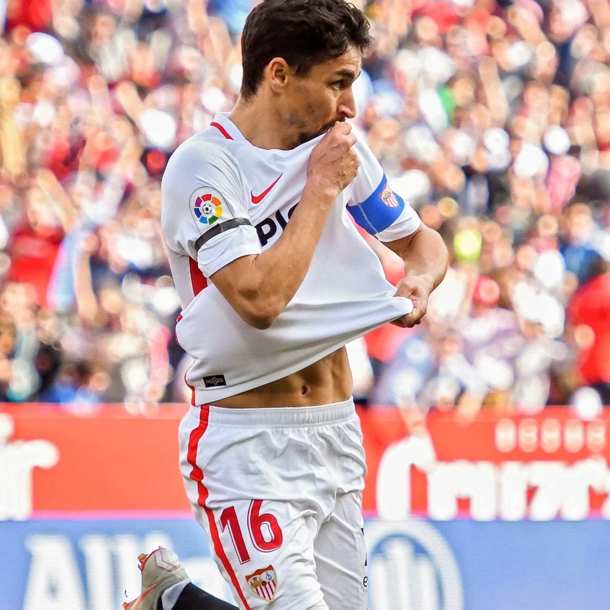 elsevillistacom's tweet photo. 🎂 FELIZ CUMPLEAÑOS 𝗔𝗟 𝗠Á𝗦 𝗚𝗥𝗔𝗡𝗗𝗘 𝗗𝗘 𝗧𝗢𝗗𝗢𝗦🎂

❤️ 39 años de 𝐋𝐄𝐘𝐄𝐍𝐃𝐀...

@JNavas | @SevillaFC 

#TDSDeporte #SevillaFC https://t.co/4tfJVc8Usm