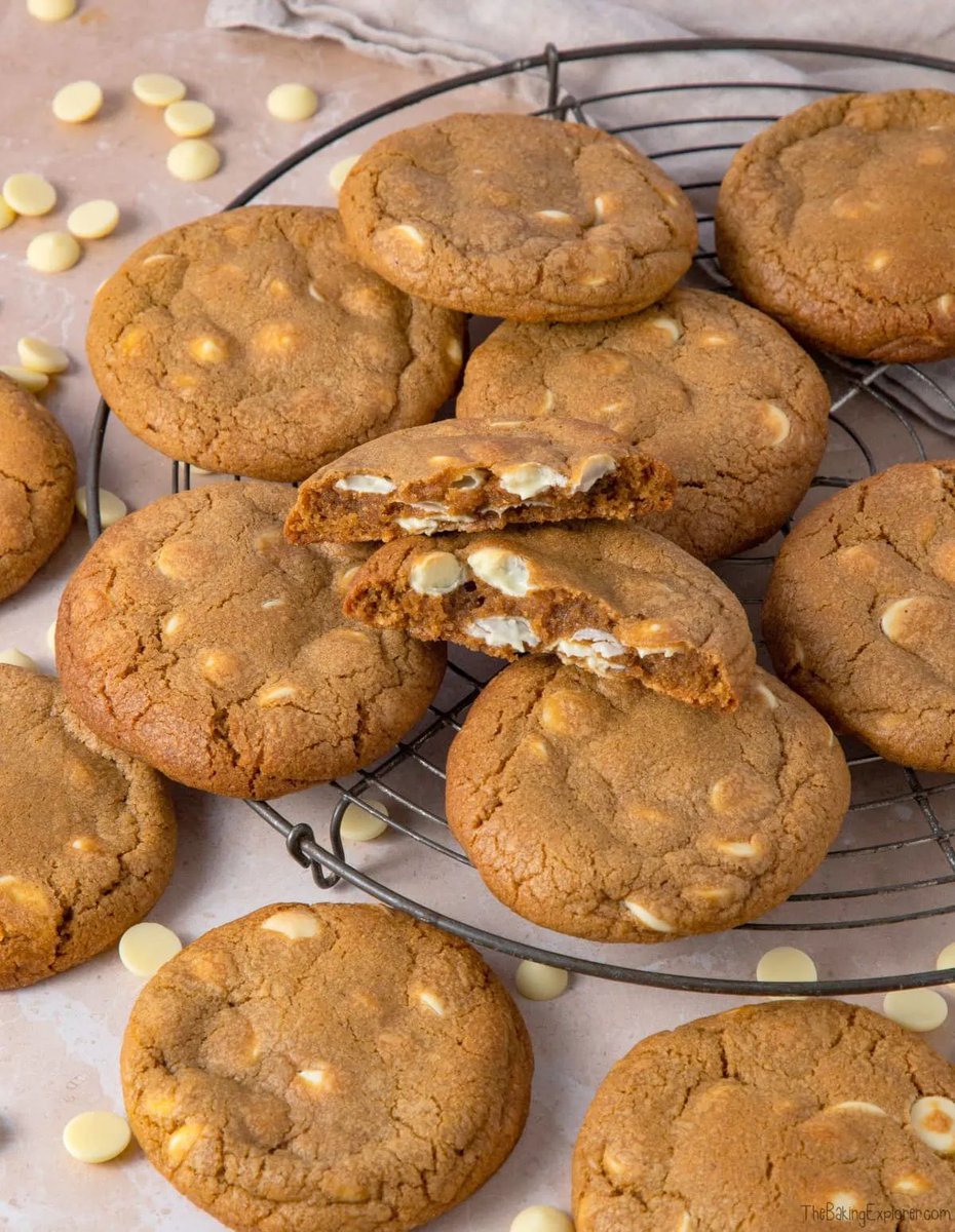 These Gingerbread &amp; White Chocolate Cookies are perfect Christmas cookies and so easy to make! They are packed with both ginger flavour and yummy nuggets of white chocolate, plus brown sugar for so much yummy caramel flavour! Get the recipe: buff.ly/3hC0u0Z
