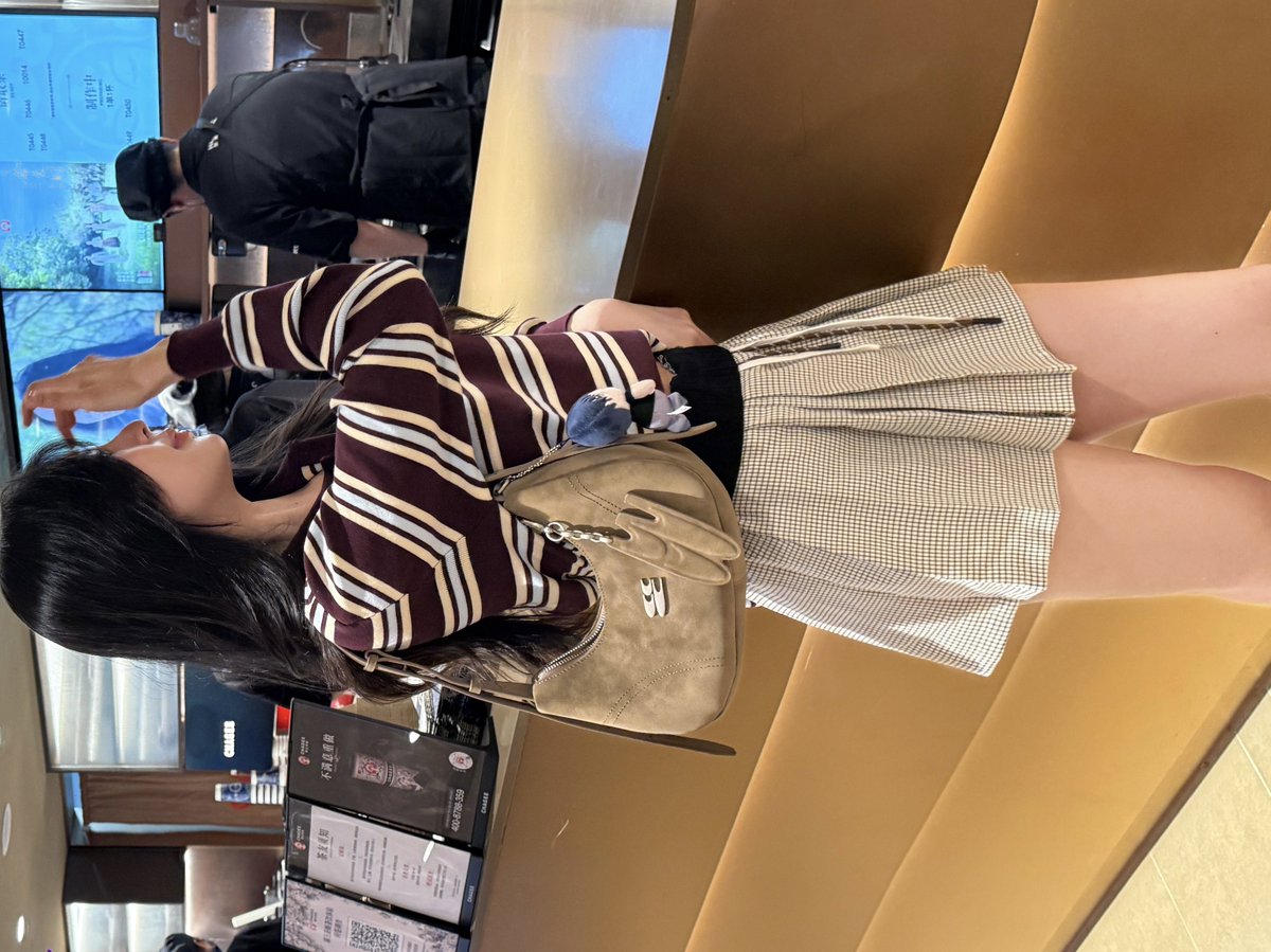 noeysavitta's tweet image. รวมชุดโทนน้ำตาลขาว เป็นชุดทั้งหมดที่เนยใส่ไปทริปเซี่ยงไฮ้มา อยากบอกว่าถ่ายรูปขึ้นทุกชุดดดดดดด น่ารักใส่สบายคัตติ้งดีคับ แจกพิกัดด้านล่าง🧸