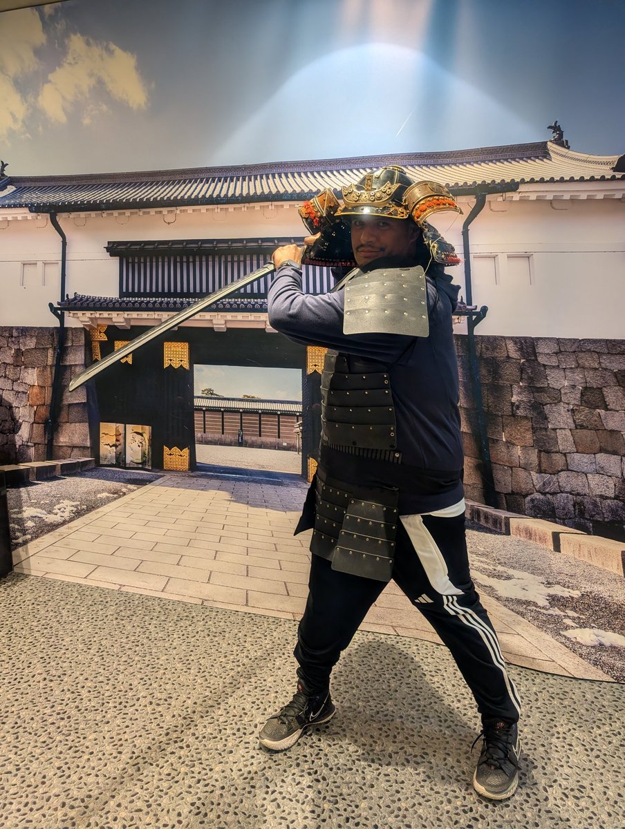 JJwingsit's tweet photo. Doing Japan things in Japan 
Also had lots of people salute me at Universal Studios, because I had the Survey Corps emblem on my shirt! Divided by language, united with anime https://t.co/cA6xzPRfxb