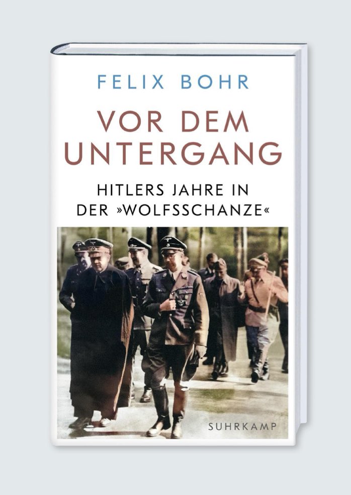Am 9. April 2025 erscheint bei <a href="/suhrkamp/">Suhrkamp Verlag</a> mein neues Buch! Titel: Vor dem Untergang. Darin beschreib ich den Alltag im Hauptquartier „Wolfsschanze“, wo Hitler im Krieg dreieinhalb Jahre verbrachte und das deutsche Menschheitsverbrechen plante. Bin schon gespannt auf euer Feedback!
