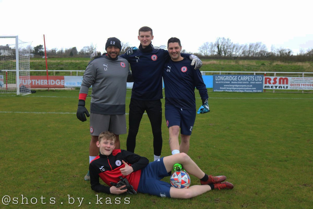 Willkitcheen's tweet photo. The strangest bloke in non league football turns another year older today. 👴 From a genuine obsession with grass to fully believing Pickford is better than Alison, you won’t find a weirder fella. 

Happy birthday @DanielSBunce , never change. See you soon 🧤⚽️ https://t.co/YIwyZgBLQv