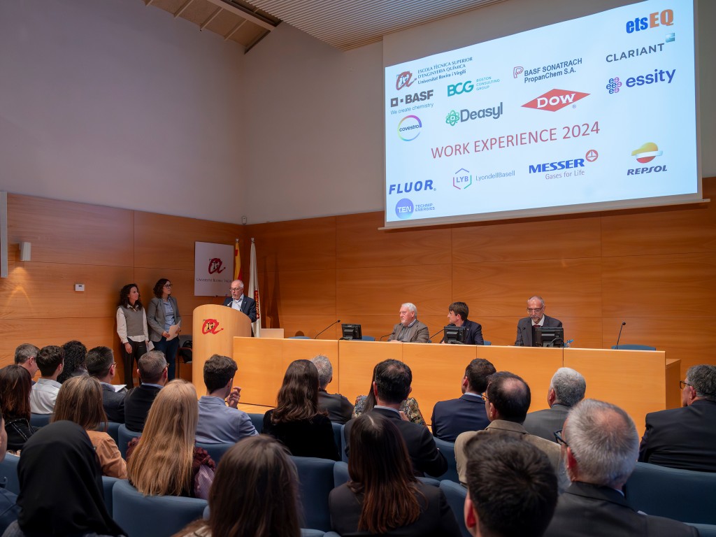 <a href="/jpallaresm/">Josep Pallarès Marzal</a> <a href="/DowTarragona/">Dow Tarragona</a> <a href="/essity/">Essity</a> <a href="/clariant/">Clariant</a> <a href="/Repsol/">repsol</a> <a href="/Messer_es/">Messer Ibérica</a> <a href="/FluorCorp/">Fluor Corporation</a> <a href="/covestro/">Covestro</a> <a href="/BASF_ES/">BASF España</a> 👏Les empreses del sector financen la matrícula del primer any del màster i acullen les pràctiques i el treball de fi de màster dels guardonats. Uns premis amb els quals es reconeix la preparació i la capacitat dels #estudiantsURV. Enhorabona!

👉diaridigital.urv.cat/els-premis-wor…