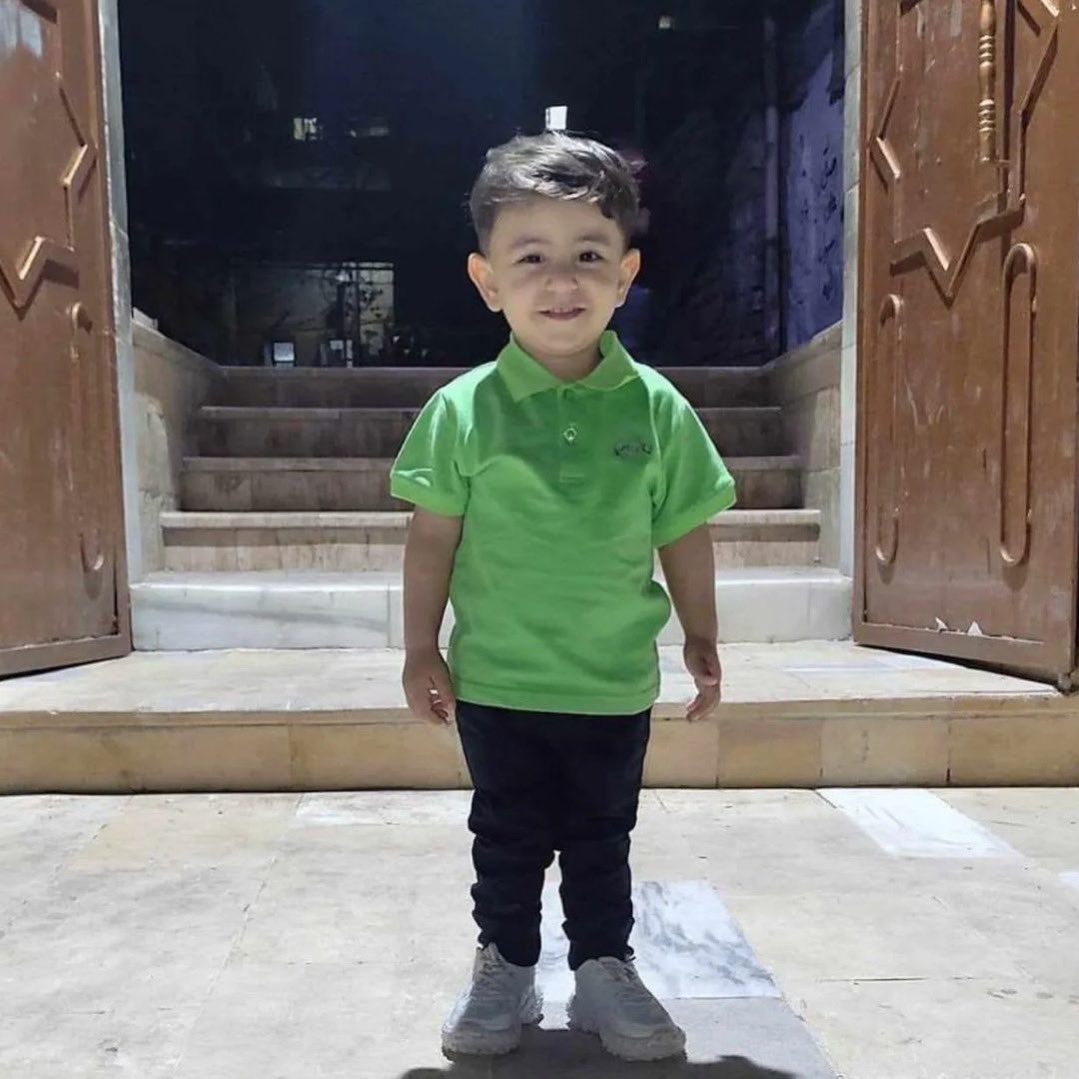 tevfik_hams's tweet photo. "Omar Ashor"

Cesedi buharlaştı ve kimse yumuşak kemiklerinin kalıntılarının nerede olduğunu bilmiyor.

Omarın ağırlığı 25 kilogramdan azdır
Amerikan MK füzesiyle öldürdüler
Füzenin ağırlığı 900 KG https://t.co/lGdI30KVNv