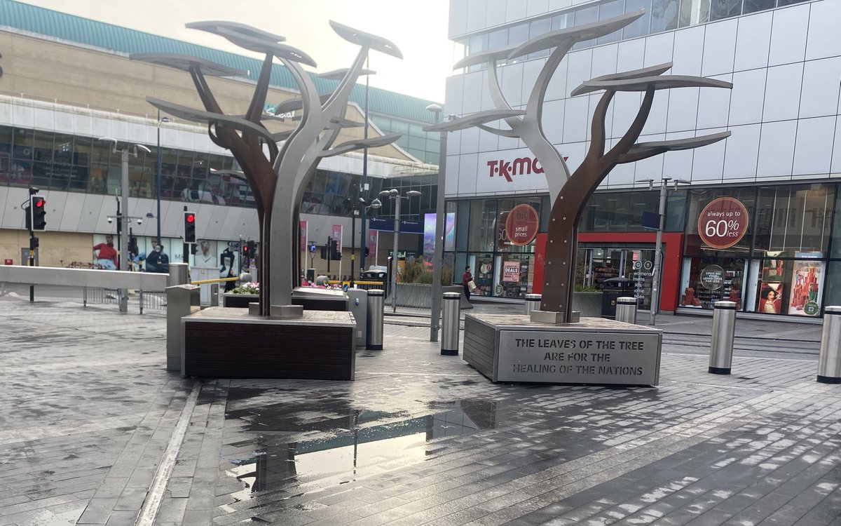 Today marks the 50th anniversary of the Birmingham Pub Bombings. The Birmingham 21 Memorial at New Street Station honours the victims. <a href="/LibraryofBham/">LibraryofBirmingham</a> will light up as a mark of respect, details here: tinyurl.com/37s7j3v3. For more visit our blog: tinyurl.com/21Nov1974 <a href="/bbmtd/">inconnu</a>