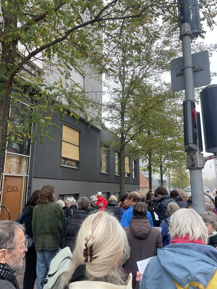 CBessermann's tweet image. Stadig i chok over, hvor dårlig Grøn Trepart er.
Det er ikke en generationskontrakt. Det er en copy paste af lobby-aftalen, der er sultestrejket og demonstreret mod i månedsvis.
Aftalen låser den lave CO2-afgift til 2032. Hvordan kan SF, Radikale og Konservative gå med til det?