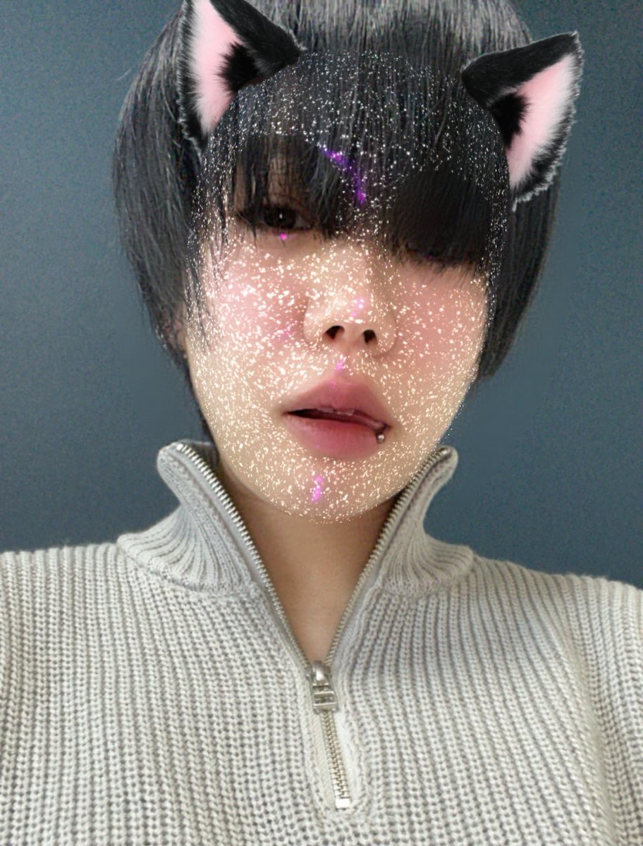 qqzyxu's tweet photo. 【定期】生きてます。これくらいまで髪切ろうかな https://t.co/gvnvw8HU8e
