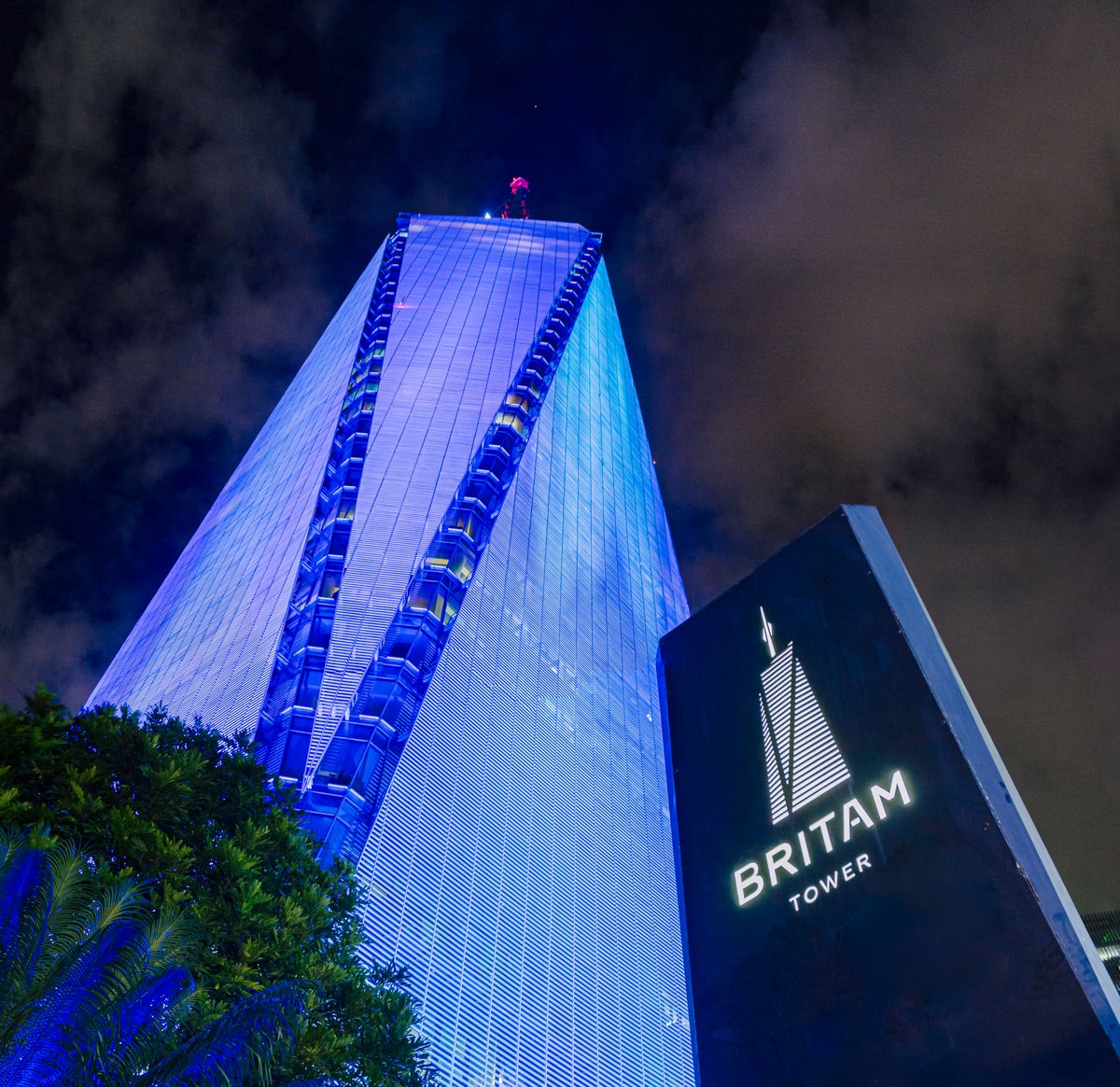 BritamEA's tweet photo. Last night, #BritamTower was illuminated in blue for World Children’s Day, standing in solidarity with @UNICEFKenya and global community in advocating for children’s rights. Our staff wore blue, reaffirming our commitment to a brighter future for our little ones.
A big thank you to everyone who joined us for this meaningful event. At Britam, we’re dedicated to partnering with organizations like @UNICEFKenya to create lasting impact for children and their families.
#WorldChildrensDay #BritamFoundation #UNICEF #BritamCares