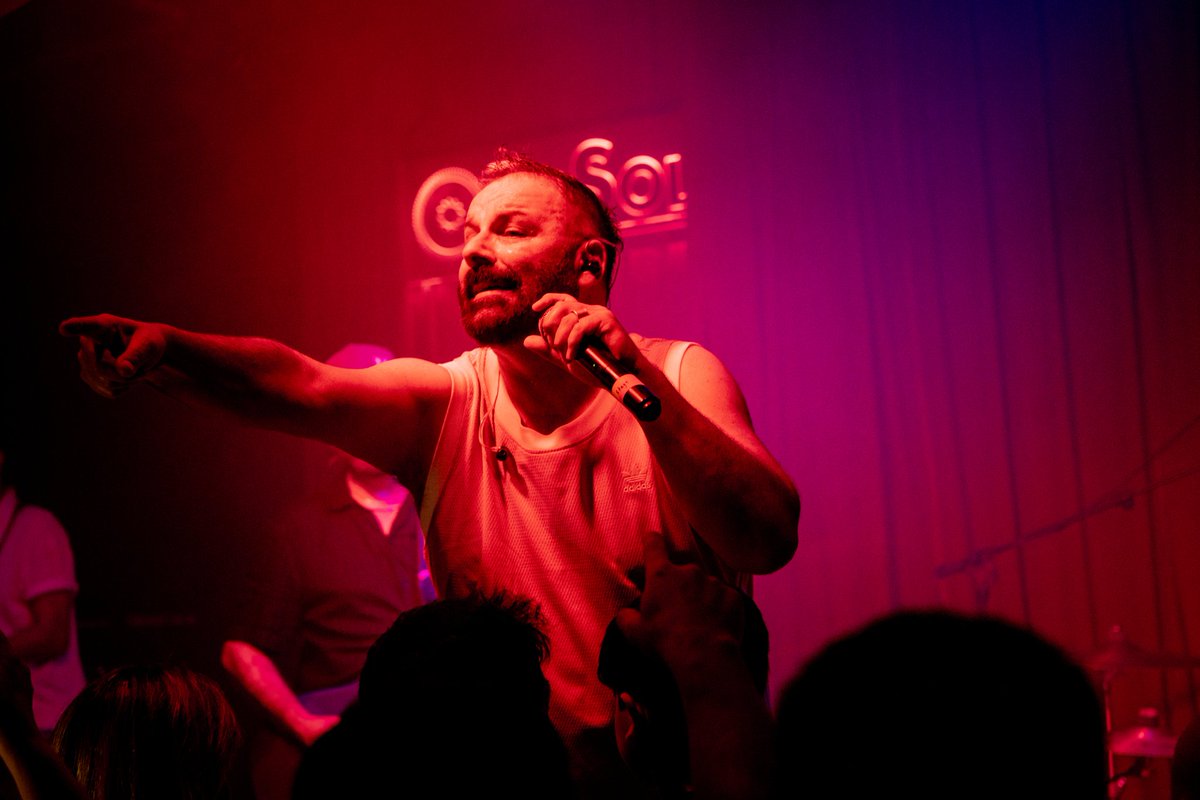 ¡No es un concierto, es un fiestón! El directo de <a href="/carmen113music/">C△RMEN 113</a> en una llenísima <a href="/SalaElSol/">Sala El Sol</a> dio lugar a una de las noches más divertidas y reveladoras del año. ¡quién se iba a perder algo así! 💥

Te lo contamos en fotos de <a href="/bea11trice/">Bea Trice</a> 📚🎧
issuu.com/revistasoldout…
