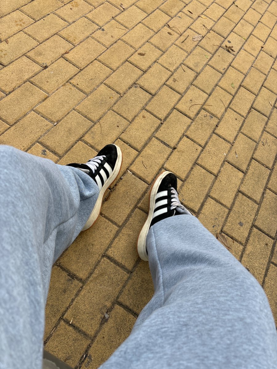 Alpha99Younes's tweet photo. Buenos días, hoy hace frío, alguien que me caliente un poco con el bizum o Revolut? Tendrás recompensa ☺️ https://t.co/EWMK2LjDN7