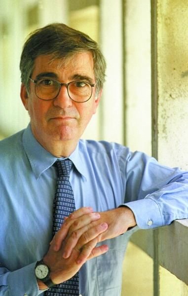 24 anys enyorant n’Ernest Lluch.

La sanitat pública universal, el diàleg i la vocació de deixar-se la pell pels altres són el seu llegat. Un exemple de lluita, assassinat per la seva valentia, que ens impulsa a defensar la democràcia i els drets socials.

No t’oblidam, company