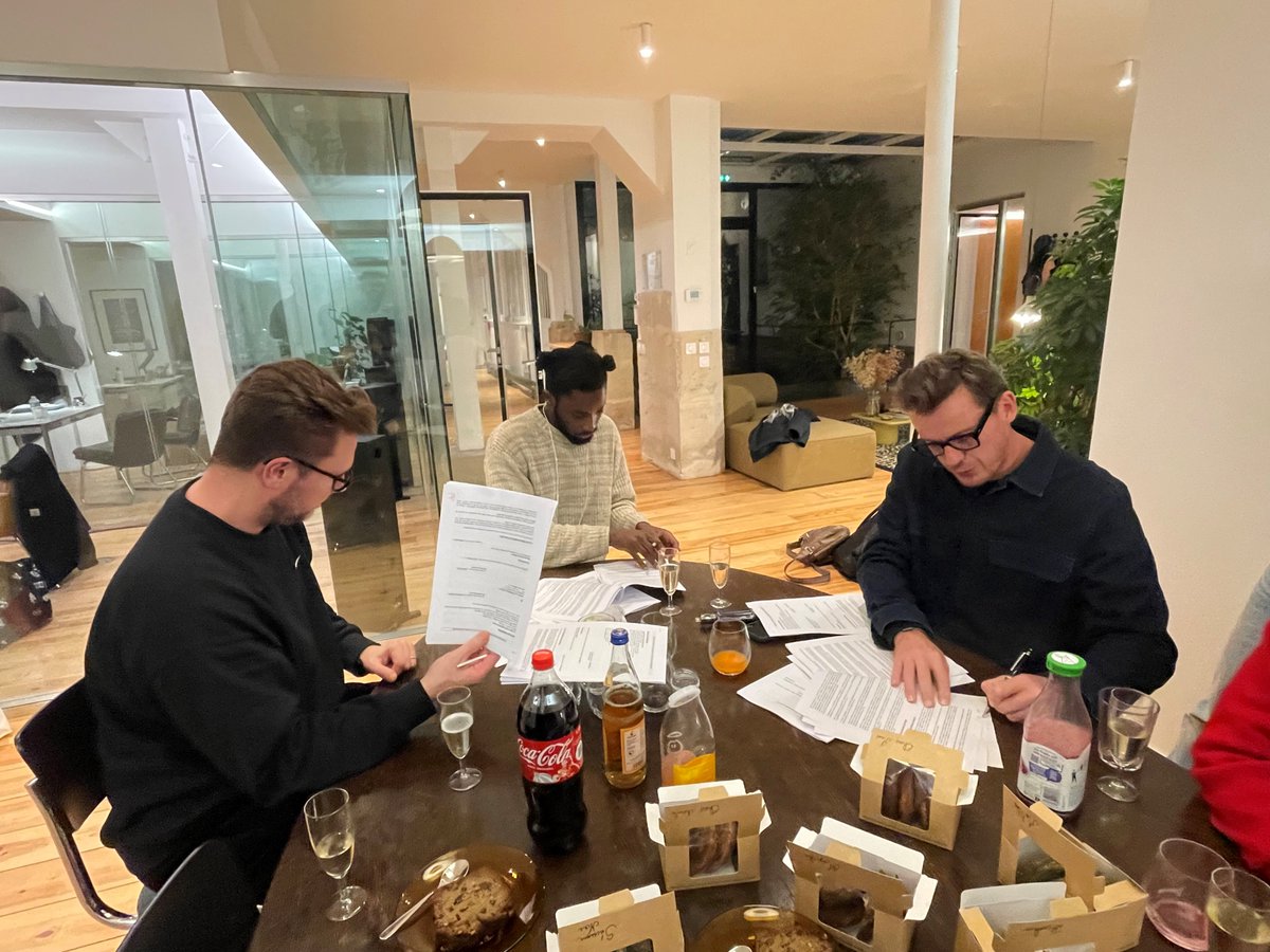 Goûter de signature pour lancer une délicieuse aventure aux côtés du fringant #Beezus et de nos amis de chez <a href="/Structures/">Capture</a> 
<a href="/jaittouares/">Jean Aittouares</a>  et #ThibautDerudder à la manœuvre 
#SylvainMignot et #BenjaminCiarlet en managers de choc