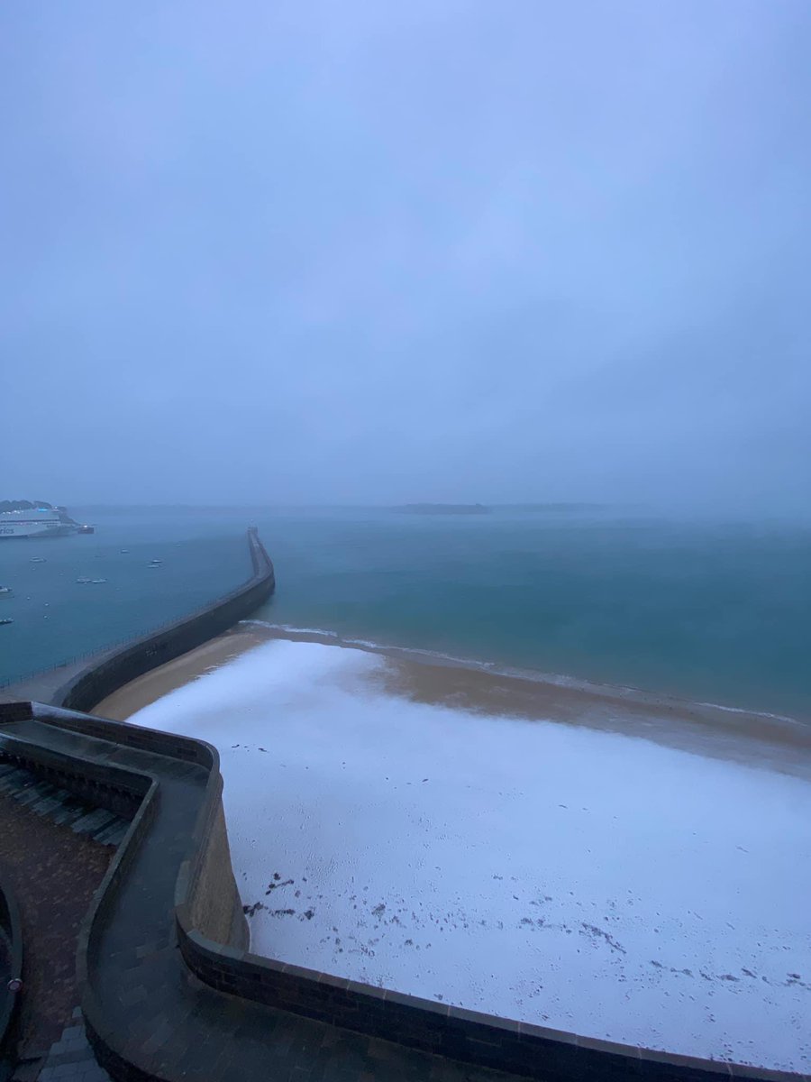 Saint-Malo ce matin ❄️ 
Photo Jean-Jacques Guingouain