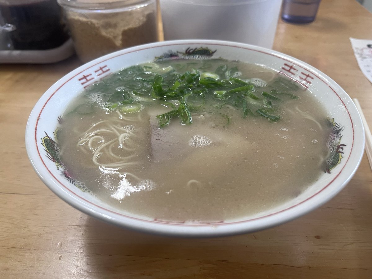 Ryohei_peace's tweet photo. 福岡に来たので、#安全食堂　の豚骨ラーメン食べました。かなり並び��したが、美味しくて満足しました。 https://t.co/36cTJczD3A