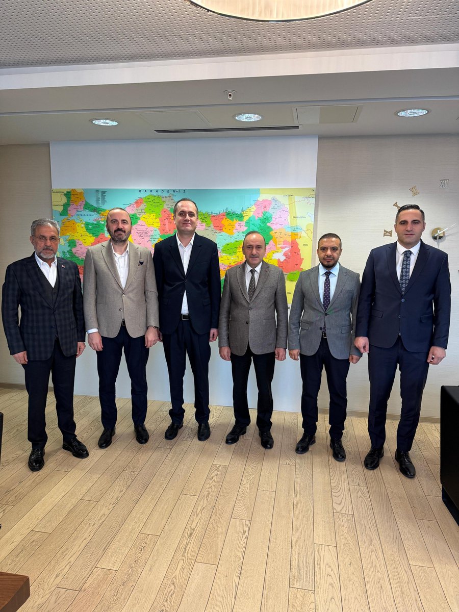 Sağlık Bakanlığı Yönetim Hizmetleri Genel Müdürlüğü’ne atanan sayın İsmail Öztürk’e Öz Sağlık-İş Sendikası olarak ziyarette bulunduk, sağlık işçilerimizin taleplerini ilettik. Sayın Öztürk’e görevinde başarılar diliyor, nazik kabulleri için teşekkürlerimi sunuyorum.

⬇