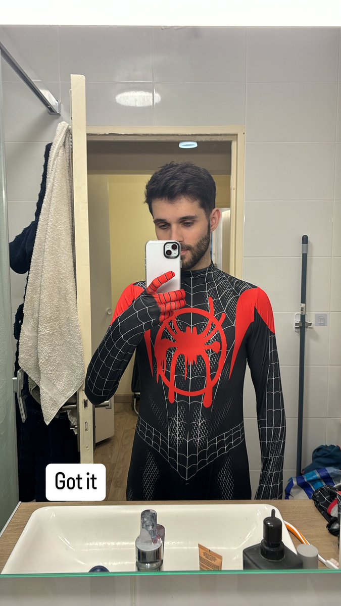 queen amann 🥮 tweet media