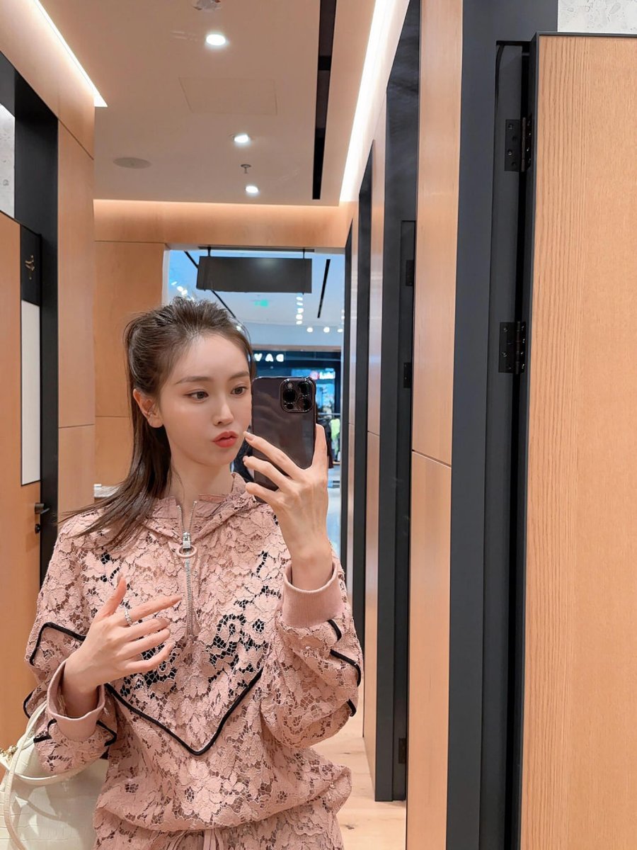 三天的激战让我腿软，做爱中老公电话打来，我说在健身哈哈 https://t.co/zlMxvs7rSd