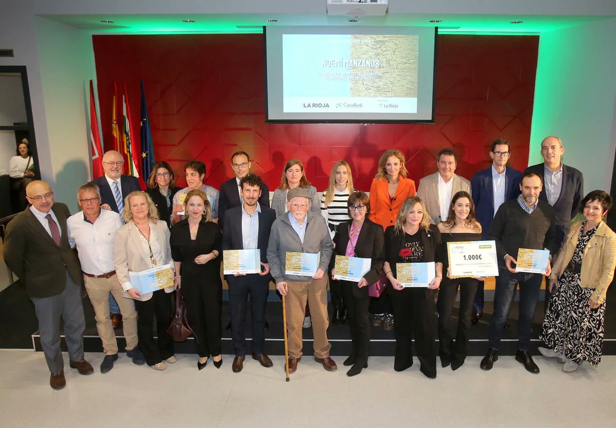 Cesens recibe el Premio @CaixaBank Innovación en los Premios del Campo, un reconocimiento a nuestra labor en la digitalización agraria.

Enhorabuena a todos los galardonados por su esfuerzo y dedicación al medio rural.

#PremiosDelCampo #InnovaciónAgraria #Cesens