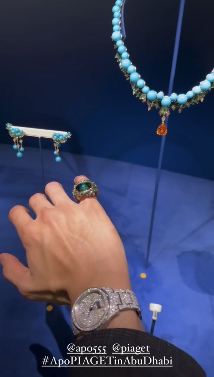 ApoNattawinofc's tweet photo. อาโปได้สวมใส่เครื่องประดับจาก Piaget พร้อมจัดมา….1 wink 😉 งดงามมากค่ะ  

APO NATTAWIN PIAGET GLOBAL AMBASSADOR 

@Nnattawin1 
#ApoNattawin #Piaget #ApoPIAGETinAbuDhabi https://t.co/9Ne64rb8Wg