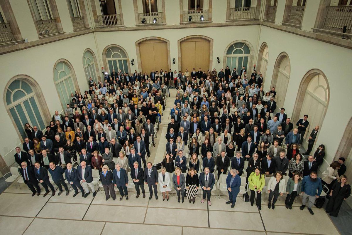 🗳️ El 9 de novembre de 2014 va ser un pas més en el camí cap a la llibertat, la sobirania, la democràcia i la independència. Un camí d'un poble que mai es rendirà per aconseguir els màxims nivells de progrés i benestar per a la gent. Aquesta setmana, al <a href="/parlamentcat/">Parlament de Catalunya</a>, hem fet