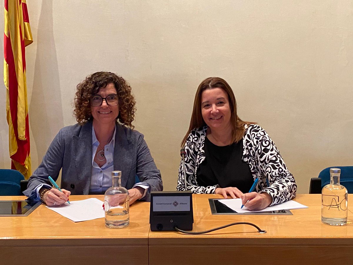 🤝 Renovem amb el consorci <a href="/OsonaAccio/">Osona Acció Social</a> el fons de solidaritat que destinem a ajudar famílies en situació de vulnerabilitat.

✍️ La presidenta <a href="/VTerricabras/">Viqui Terricabras 🎗</a> i la directora d'Agbar Catalunya Central <a href="/eguiradot/">Esther Guirado Torras</a> han signat aquest conveni.

💧 Garantim el servei d'aigua i contribuïm