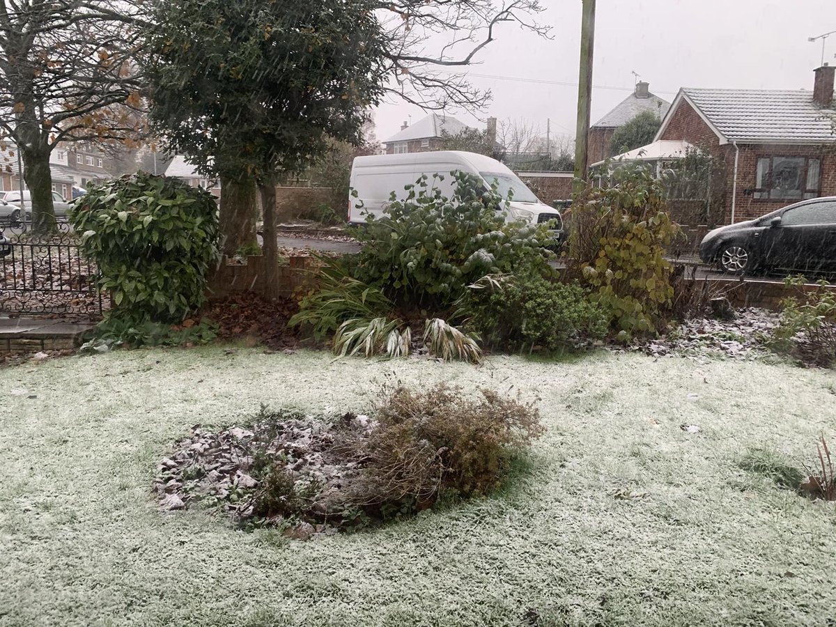 Snowing in Somerset instagr.am/p/DCoHJSSIXHn/