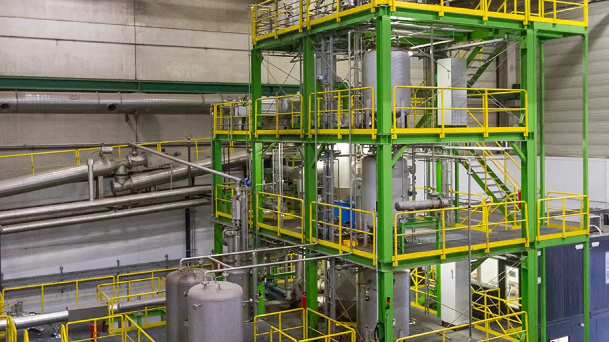 Das Umweltbundesamt hat die Verfahren #Pyrolyse und #Verölung bilanziert und bewertet. Im Ergebnis schnitten die Verölungsverfahren relativ besser ab. #Carboliq begrüßt Neubewertung des chemischen Recyclings #recycling buff.ly/4fBAzzu