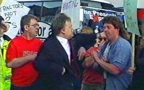 eugeneh84's tweet photo. I love the fact he's reacted so quickly that the bloke is still looking chuffed without realising ol' two shags is about to take his jaw for a walk https://t.co/xkojZ48Wzp