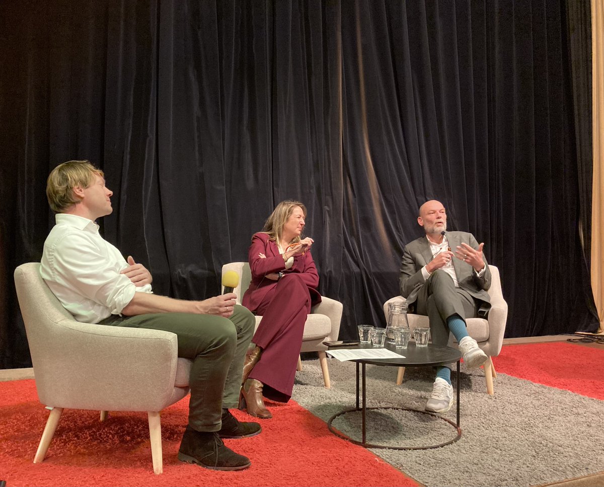 17 november organiseerde De Linker Wang de bijeenkomst ‘Geen fusie zonder visie’ over de kernwaarden, basisprincipes en ideologische pijlers onder de politiek van GroenLinks en PvdA. 

De bijdragen van <a href="/MarjoleinMoor/">Marjolein Moorman</a> en <a href="/RutgerGW/">Rutger Groot Wassink</a> zijn terug te lezen via linkerwang.nl/2024/11/speech…