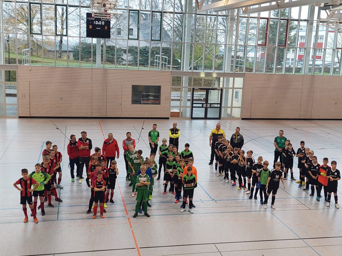 SSVFussball's tweet photo. D- Jugend Teams in der Halle aktiv.
Beide Jugendteams des SSV starteten in die Hallensaison mit der Vorrunde zur HKM. Leider schafften beide Teams nicht die Quali fürs große Finale aber alles gegeben haben die Jungs. Nun wird bis Anfang März in der Halle trainiert. https://t.co/bgbwQCivSf