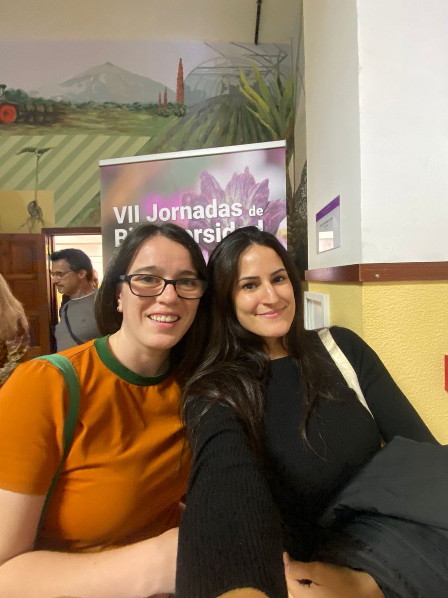 🍃El 18-19 de noviembre las compañeras del <a href="/SoilEvoEcoLab/">SoilEvoEcoLab</a>, <a href="/mariabsolis/">M</a> y <a href="/VicNC13/">Victoria Nieto</a>, asistieron a las VII Jornadas de Biodiversidad orientadas en resaltar el valor del patrimonio natural y riqueza de especies (flora y fauna) en Tenerife. Organiza: <a href="/MedioNaturalTF/">Medio Natural y Sostenibilidad Cabildo de Tenerife</a> <a href="/CabildoTenerife/">Cabildo de Tenerife</a>.