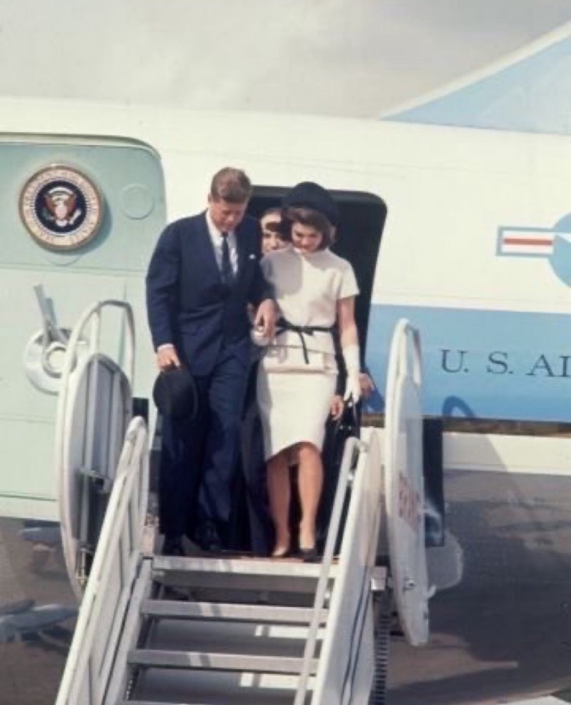 FXMC1957's tweet photo. 21 November 1963. President John F Kennedy and his wife Jackie arrived in San Antonio to begin a 2-day tour of Texas. The visit would culminate on the following day, with a presidential motorcade through down town Dallas. https://t.co/Pakj9H8zI3