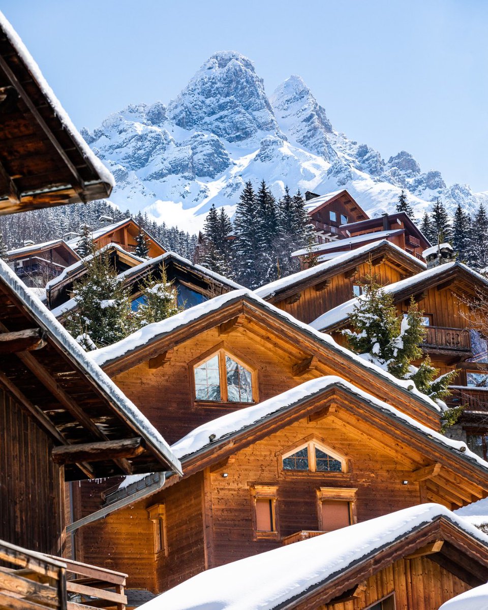 skimaxholidays's tweet photo. POV:📍Méribel, France is your winter escape destination. 

#skimaxholidays #skimax #skiing #snowboarding #meribel #skiingadventures #travel #winterfun #powderseason #snowtrip #wintervibes #explorepage #affordablevacation #snowboardingfun #france #skifrance #skimeribel https://t.co/69QoMmSRyI