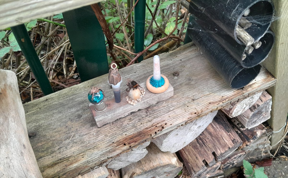 Dean Reddick's mysterious totem pegs are laid out in a row for us on Sets, Series and Ensembles today. They talk of another time, of talismans and rituals, and of wisdoms that remain even to this day. <a href="/EdArantus/">Ed Arantus</a> uncovers an old truth. Read it at collectconnect.blogspot.com/2024/11/dean-r… #publicart