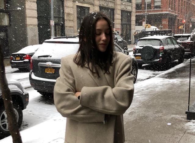 malusokay's tweet photo. the first snow of the year 🌨 https://t.co/r4SXrUeuJa