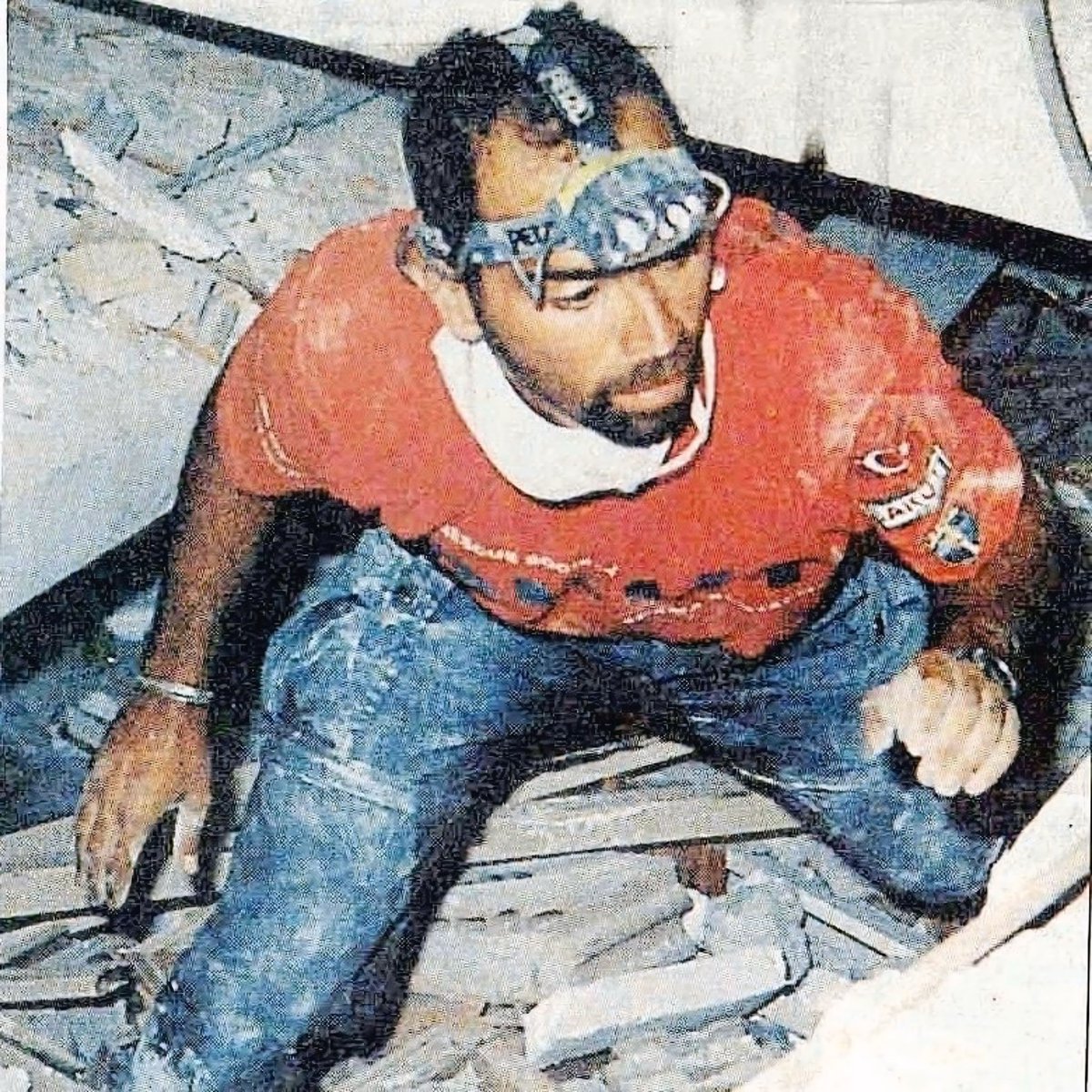 TurkeySecular's tweet image. Enkaz altından umudu çıkarana, dağların zirvesine bayrak asana; Nasuh Mahruki’ler bitmez. 

Çünkü bu bayrağı yürekten sevenler, hakikaten için konuşmaktan vazgeçmezler. 

Nasuh’ları bitiremezsiniz. Bitmiyoruz. 🇹🇷
#NasuhMahruki